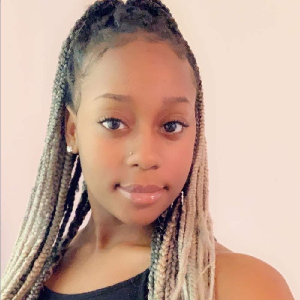 Meet your Posher, Courtney